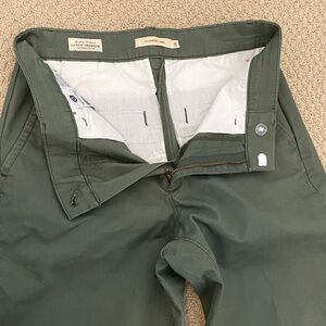 Levi's Women's Cropped Pants in Olive